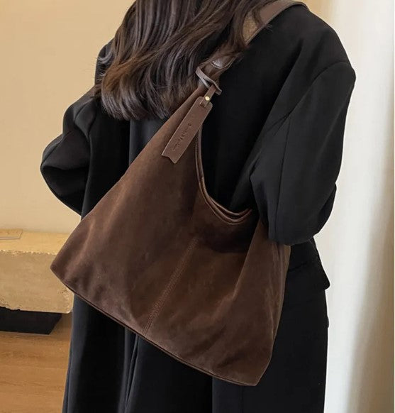 Weiche Hobo-Tasche in Wildlederoptik